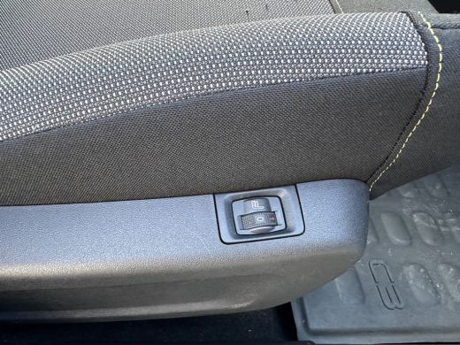 Citroën C3 1.2 PureTech C-Series Stoelverwarming | Navi | App connect ActivLease financial lease