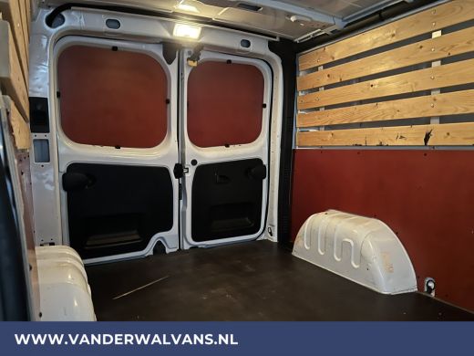 Renault Trafic 2.0 dCi 131pk L2H1 Euro6 Airco | LED | Cruisecontrol | 2500kg Trekhaak Bijrijdersbank ActivLease financial lease