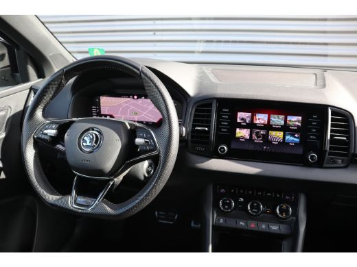 Skoda Karoq 1.5 TSI Sportline Business Digital Dash / Canton / 19inch / Trekhaak / Stoelverwarming / ActivLease financial lease