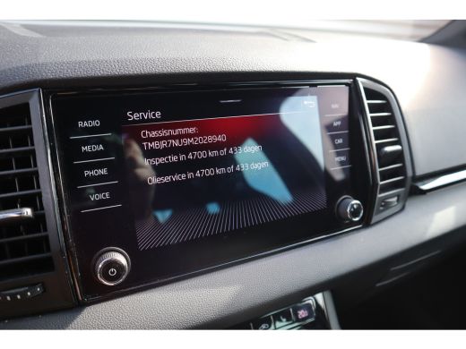 Skoda Karoq 1.5 TSI Sportline Business Digital Dash / Canton / 19inch / Trekhaak / Stoelverwarming / ActivLease financial lease