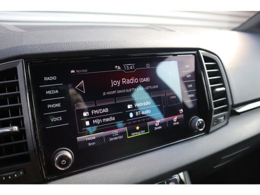 Skoda Karoq 1.5 TSI Sportline Business Digital Dash / Canton / 19inch / Trekhaak / Stoelverwarming / ActivLease financial lease