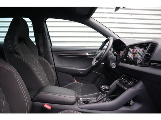Skoda Karoq 1.5 TSI Sportline Business Digital Dash / Canton / 19inch / Trekhaak / Stoelverwarming / ActivLease financial lease