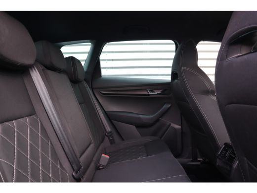 Skoda Karoq 1.5 TSI Sportline Business Digital Dash / Canton / 19inch / Trekhaak / Stoelverwarming / ActivLease financial lease
