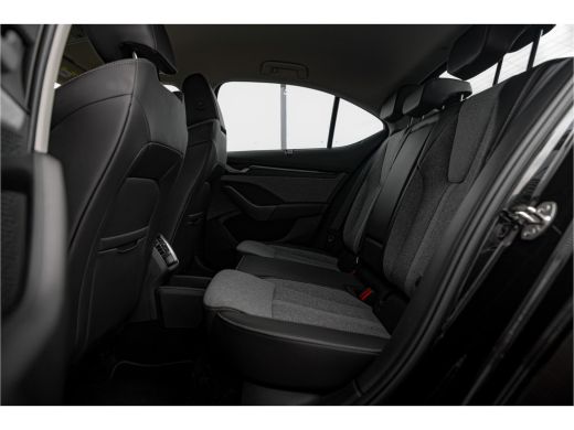 Skoda Octavia 1.5 TSI MHEV First Edition | Camera | 18 inch | Adapt. Cruise | Keyless | Elek. achterklep | Navi | ActivLease financial lease