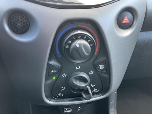 Toyota Aygo 1.0 VVT-i x-play limited | Carplay | Parkeercamera | Airconditioning | Elektrische buitenspiegels | ActivLease financial lease