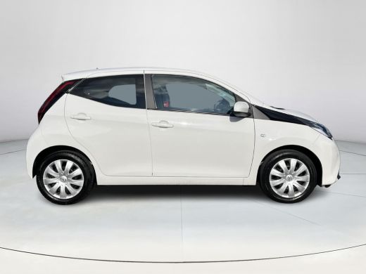 Toyota Aygo 1.0 VVT-i x-play limited | Carplay | Parkeercamera | Airconditioning | Elektrische buitenspiegels | ActivLease financial lease