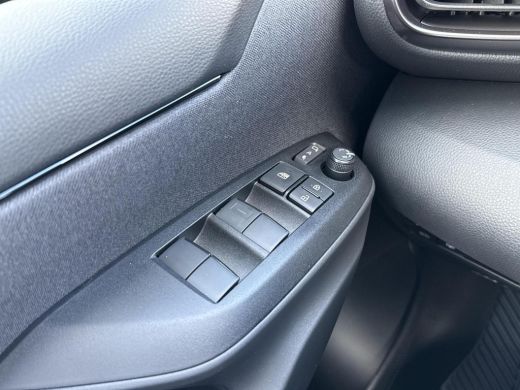 Toyota Yaris 1.5 Hybrid 130 GR Sport **DEMO/ STUUR- EN STOELVERWARMING/ PARKEERSENSOREN VOOR EN ACHTER** ActivLease financial lease