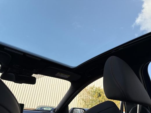 Toyota Yaris 1.5 Hybrid 130 GR Sport **DEMO/ STUUR- EN STOELVERWARMING/ PARKEERSENSOREN VOOR EN ACHTER** ActivLease financial lease