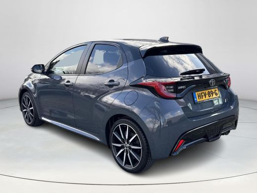 Toyota Yaris 1.5 Hybrid 130 GR Sport **DEMO/ STUUR- EN STOELVERWARMING/ PARKEERSENSOREN VOOR EN ACHTER** ActivLease financial lease