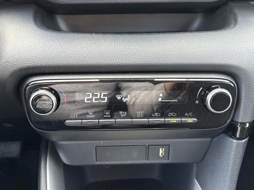 Toyota Yaris 1.5 Hybrid Dynamic **KEYLESS/ ADAPTIEF CRUISE CONTROL/ 36 MAANDEN GARANTIE** ActivLease financial lease