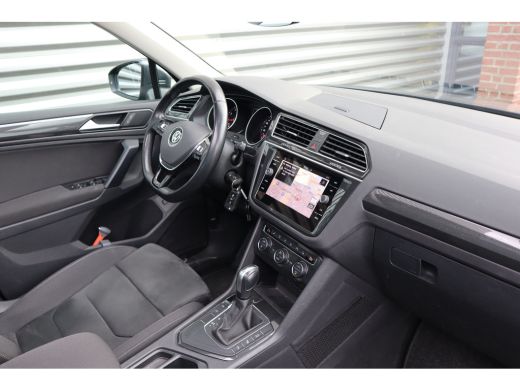 Volkswagen Tiguan 1.5 TSI Pano / Trekhaak / Massage Stoel / LED / Stoelverwarming / Camera / ActivLease financial lease