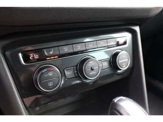 Volkswagen Tiguan 1.5 TSI Pano / Trekhaak / Massage Stoel / LED / Stoelverwarming / Camera / ActivLease financial lease