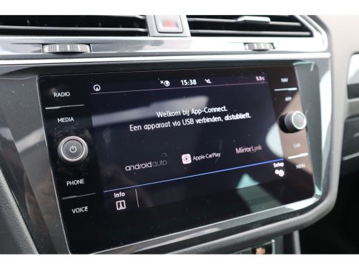Volkswagen Tiguan 1.5 TSI Pano / Trekhaak / Massage Stoel / LED / Stoelverwarming / Camera / ActivLease financial lease