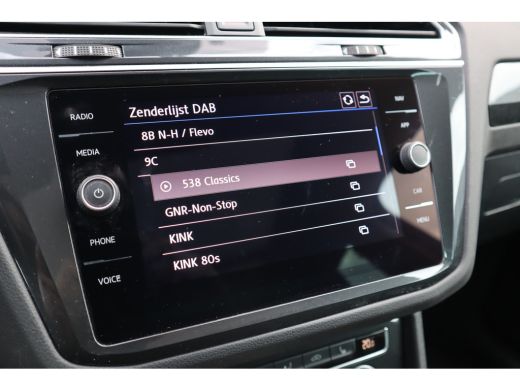 Volkswagen Tiguan 1.5 TSI Pano / Trekhaak / Massage Stoel / LED / Stoelverwarming / Camera / ActivLease financial lease