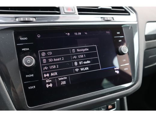 Volkswagen Tiguan 1.5 TSI Pano / Trekhaak / Massage Stoel / LED / Stoelverwarming / Camera / ActivLease financial lease