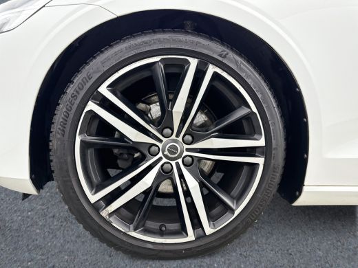 Volvo  V60 T4 R-Design | 19" | Panoramadak | Head-up | 360 Camera | Harman Kardon | Adaptieve cruise | BLIS ... ActivLease financial lease