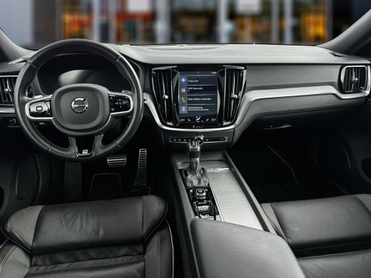 Volvo  V60 T4 R-Design | 19" | Panoramadak | Head-up | 360 Camera | Harman Kardon | Adaptieve cruise | BLIS ... ActivLease financial lease