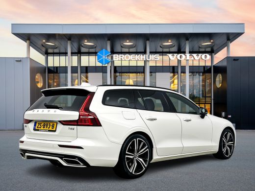 Volvo  V60 T4 R-Design | 19" | Panoramadak | Head-up | 360 Camera | Harman Kardon | Adaptieve cruise | BLIS ... ActivLease financial lease