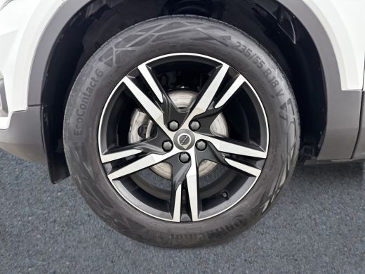 Volvo  XC40 T2 A/T R-Design | 18" | Adaptieve cruise | BLIS | Keyless | Elektr. achterklep | Park Assist | Na... ActivLease financial lease