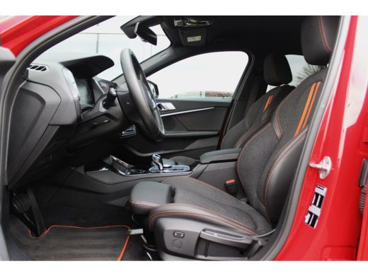 BMW 1-serie 118i F40 Executive Edition Sport-Line | Automaat | 1e eigenaar | NL auto | BTW auto | LED | DAB | Camera | Carplay | 17 inch | Sportstuur | Cruise-control | Climate-control | Navi | ➡️ ActivLease financial lease