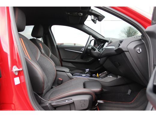 BMW 1-serie 118i F40 Executive Edition Sport-Line | Automaat | 1e eigenaar | NL auto | BTW auto | LED | DAB | Camera | Carplay | 17 inch | Sportstuur | Cruise-control | Climate-control | Navi | ➡️ ActivLease financial lease