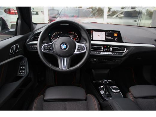 BMW 1-serie 118i F40 Executive Edition Sport-Line | Automaat | 1e eigenaar | NL auto | BTW auto | LED | DAB | Camera | Carplay | 17 inch | Sportstuur | Cruise-control | Climate-control | Navi | ➡️ ActivLease financial lease