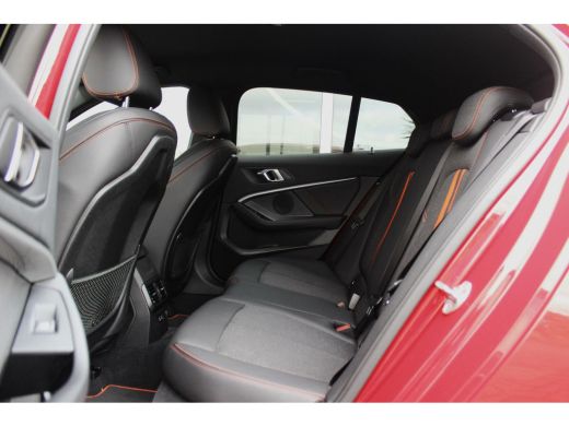 BMW 1-serie 118i F40 Executive Edition Sport-Line | Automaat | 1e eigenaar | NL auto | BTW auto | LED | DAB | Camera | Carplay | 17 inch | Sportstuur | Cruise-control | Climate-control | Navi | ➡️ ActivLease financial lease