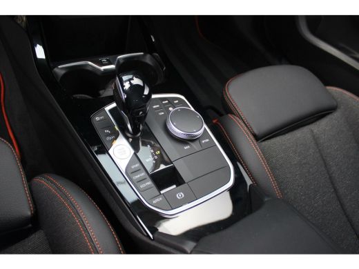 BMW 1-serie 118i F40 Executive Edition Sport-Line | Automaat | 1e eigenaar | NL auto | BTW auto | LED | DAB | Camera | Carplay | 17 inch | Sportstuur | Cruise-control | Climate-control | Navi | ➡️ ActivLease financial lease