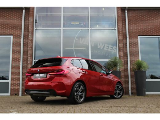 BMW 1-serie 118i F40 Executive Edition Sport-Line | Automaat | 1e eigenaar | NL auto | BTW auto | LED | DAB | Camera | Carplay | 17 inch | Sportstuur | Cruise-control | Climate-control | Navi | ➡️ ActivLease financial lease