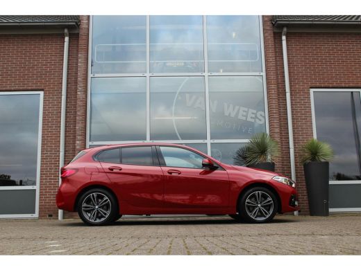 BMW 1-serie 118i F40 Executive Edition Sport-Line | Automaat | 1e eigenaar | NL auto | BTW auto | LED | DAB | Camera | Carplay | 17 inch | Sportstuur | Cruise-control | Climate-control | Navi | ➡️ ActivLease financial lease