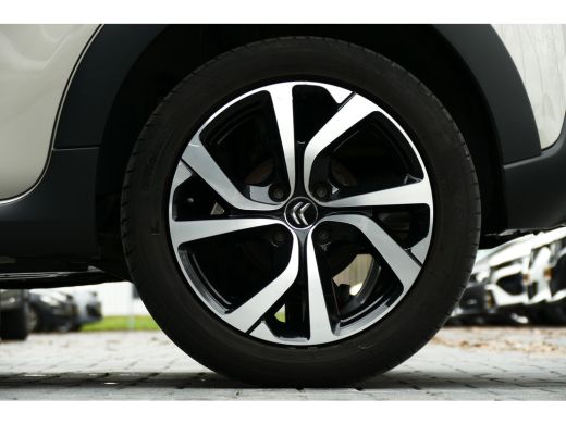 Citroën C3 1.2 PURETECH 82PK 5-DRS SHINE + / NAVI / LED / CLIMA / PDC / 17" LMV / CAMERA / KEYLESS / WINTERP... ActivLease financial lease