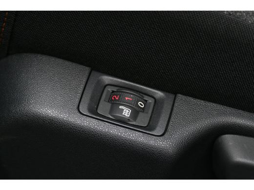 Citroën C3 1.2 PURETECH 82PK 5-DRS SHINE + / NAVI / LED / CLIMA / PDC / 17" LMV / CAMERA / KEYLESS / WINTERP... ActivLease financial lease