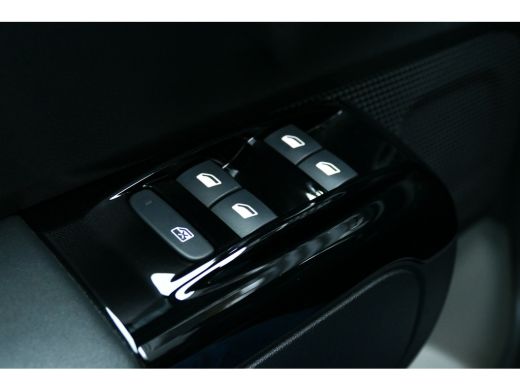 Citroën C3 1.2 PURETECH 82PK 5-DRS SHINE + / NAVI / LED / CLIMA / PDC / 17" LMV / CAMERA / KEYLESS / WINTERP... ActivLease financial lease