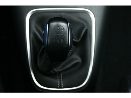 Citroën C3 1.2 PURETECH 82PK 5-DRS SHINE + / NAVI / LED / CLIMA / PDC / 17" LMV / CAMERA / KEYLESS / WINTERP... ActivLease financial lease