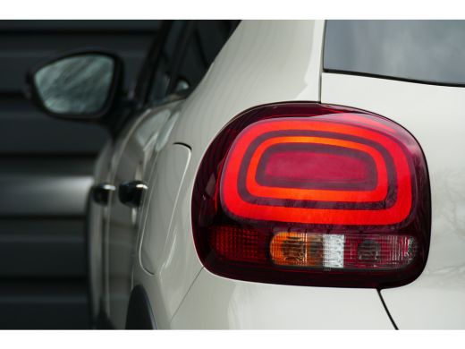 Citroën C3 1.2 PURETECH 82PK 5-DRS SHINE + / NAVI / LED / CLIMA / PDC / 17" LMV / CAMERA / KEYLESS / WINTERP... ActivLease financial lease