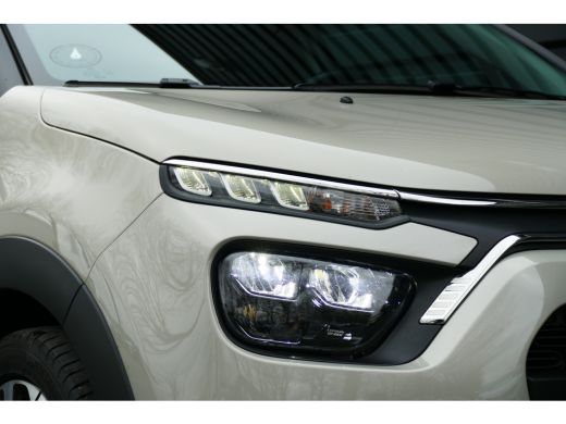 Citroën C3 1.2 PURETECH 82PK 5-DRS SHINE + / NAVI / LED / CLIMA / PDC / 17" LMV / CAMERA / KEYLESS / WINTERP... ActivLease financial lease