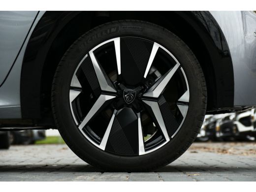Peugeot 208 1.2 PURTECH 100PK 5-DRS GT / NAVI / CLIMA / PDC / 17"LMV / CAMERA / KEYLESS / FULL-LED / BLUETOOT... ActivLease financial lease