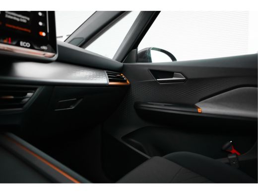 Seat Born Business | Ambient Light | Stoelverwarming | Travel Assist | Privacy glas | 19" Velgen LM | Achte... ActivLease financial lease