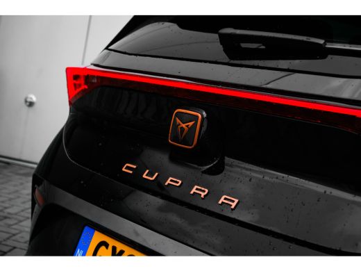 Seat Born Business | Ambient Light | Stoelverwarming | Travel Assist | Privacy glas | 19" Velgen LM | Achte... ActivLease financial lease