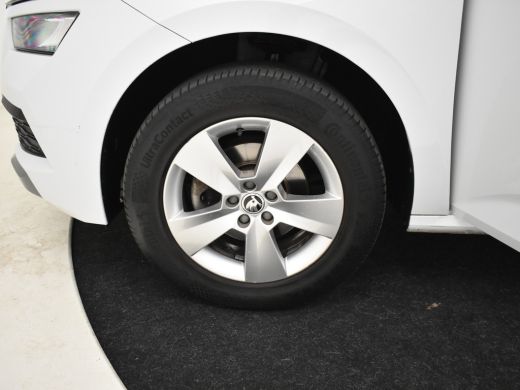Skoda Kamiq 1.0 TSI 111pk Ambition | 100% Dealeronderhouden | 1ste eigenaar | Cruise control | Parkeersensore... ActivLease financial lease