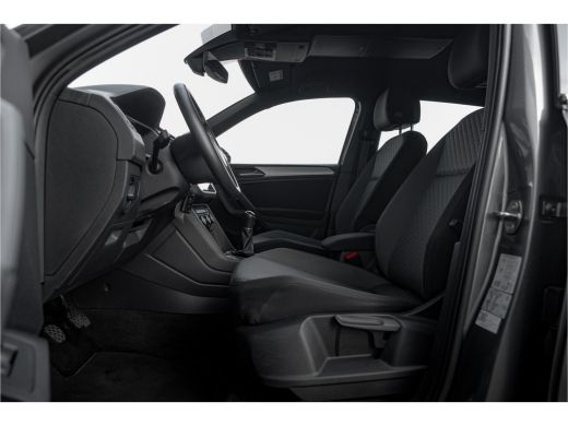 Volkswagen Tiguan 1.5 TSI Comfortline Business R-Line | Trekhaak | Camera | Elektr. A.Klep | ActivLease financial lease