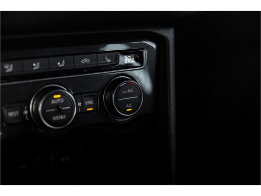 Volkswagen Tiguan 1.5 TSI Comfortline Business R-Line | Trekhaak | Camera | Elektr. A.Klep | ActivLease financial lease