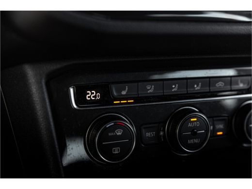 Volkswagen Tiguan 1.5 TSI Comfortline Business R-Line | Trekhaak | Camera | Elektr. A.Klep | ActivLease financial lease