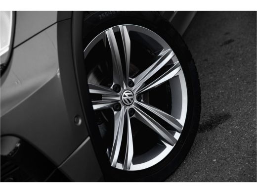 Volkswagen Tiguan 1.5 TSI Comfortline Business R-Line | Trekhaak | Camera | Elektr. A.Klep | ActivLease financial lease