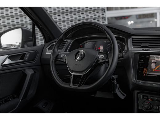 Volkswagen Tiguan 1.5 TSI Comfortline Business R-Line | Trekhaak | Camera | Elektr. A.Klep | ActivLease financial lease