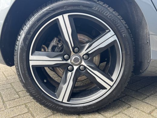 Volvo  V40 1.5 T3 Polar+ Sport | Cruise control | Panoramadak | R-Design exterieur ActivLease financial lease