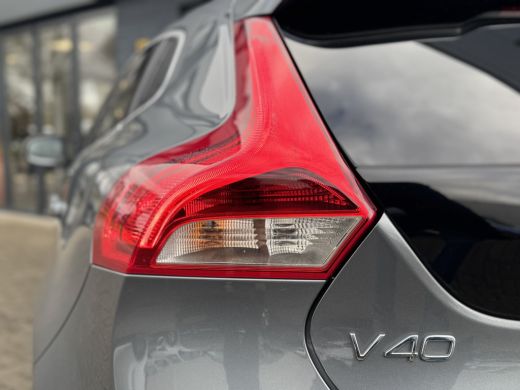 Volvo  V40 1.5 T3 Polar+ Sport | Cruise control | Panoramadak | R-Design exterieur ActivLease financial lease
