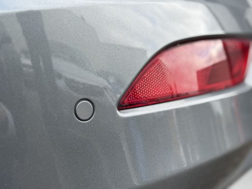 Volvo  V40 1.5 T3 Polar+ Sport | Cruise control | Panoramadak | R-Design exterieur ActivLease financial lease