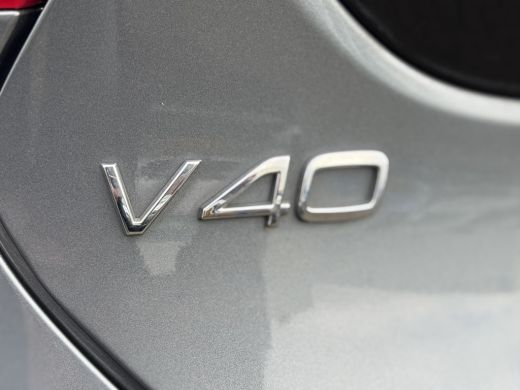 Volvo  V40 1.5 T3 Polar+ Sport | Cruise control | Panoramadak | R-Design exterieur ActivLease financial lease