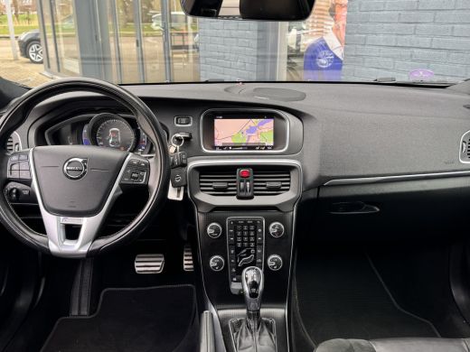 Volvo  V40 1.5 T3 Polar+ Sport | Cruise control | Panoramadak | R-Design exterieur ActivLease financial lease